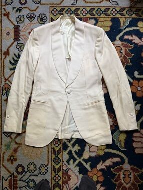 P.Johnson Cream Shawl Lapel
Tuxedo Jacket 36 Regular y